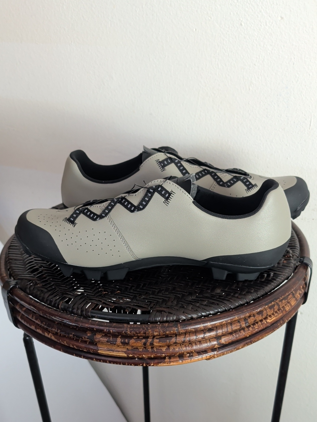 Quoc Escape Off-Road Cycling Shoes Left Shoe Sz 45 Right Shoe Size 44 — image 5 of 8